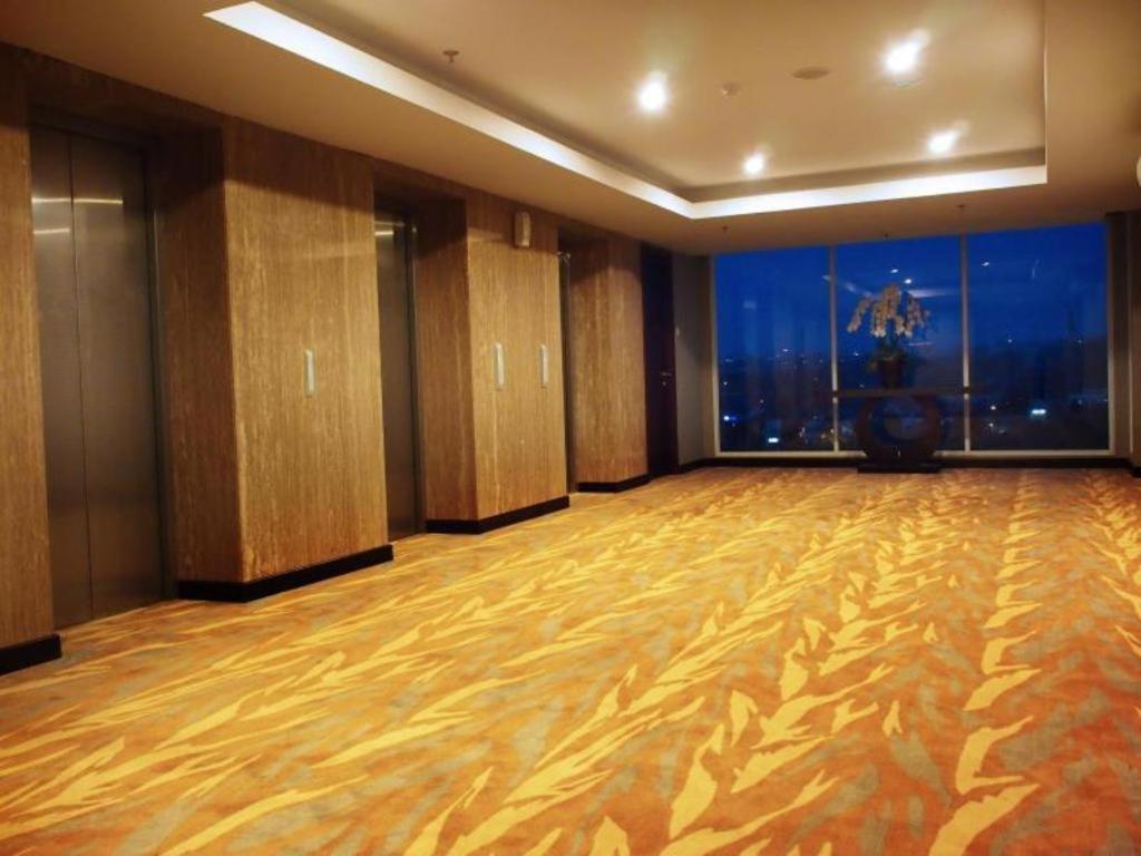 Arch Hotel Богор Екстер'єр фото