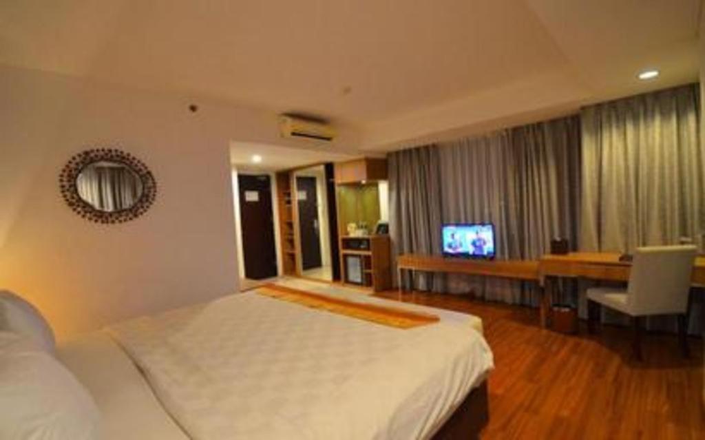 Arch Hotel Богор Екстер'єр фото
