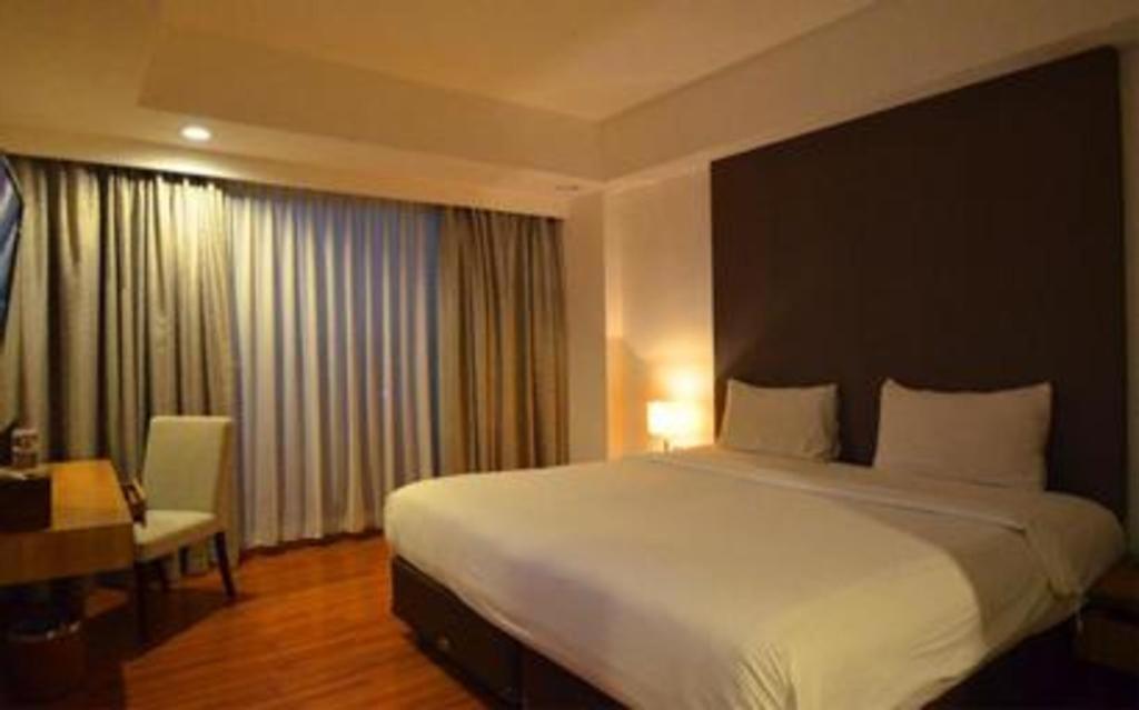 Arch Hotel Богор Екстер'єр фото