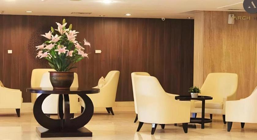 Arch Hotel Богор Екстер'єр фото