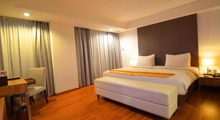 Arch Hotel Богор Екстер'єр фото