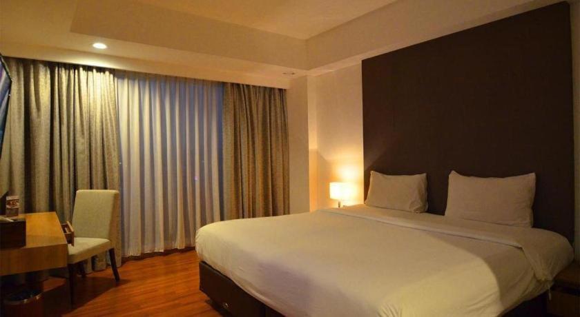 Arch Hotel Богор Екстер'єр фото