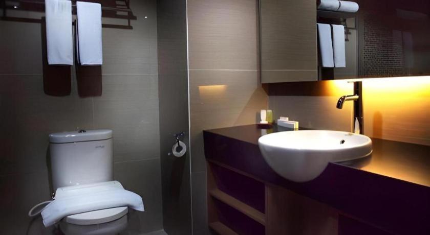 Arch Hotel Богор Екстер'єр фото